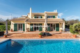 Moradia V3 com piscina aquecida e vista mar